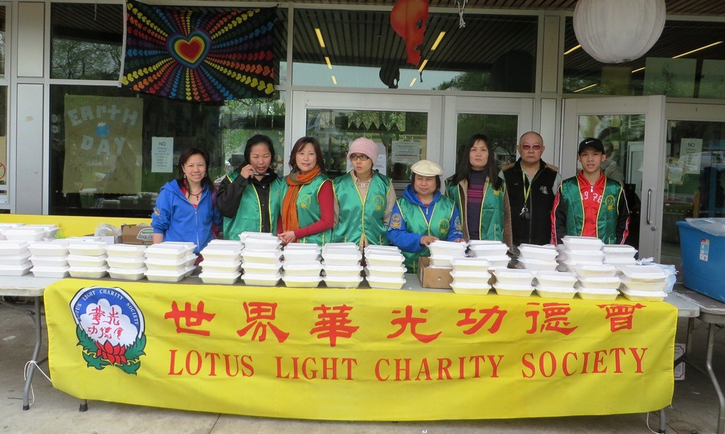 LLCS Hot Meal Distribution at Oppenheimer Park on Apr 16, 2016